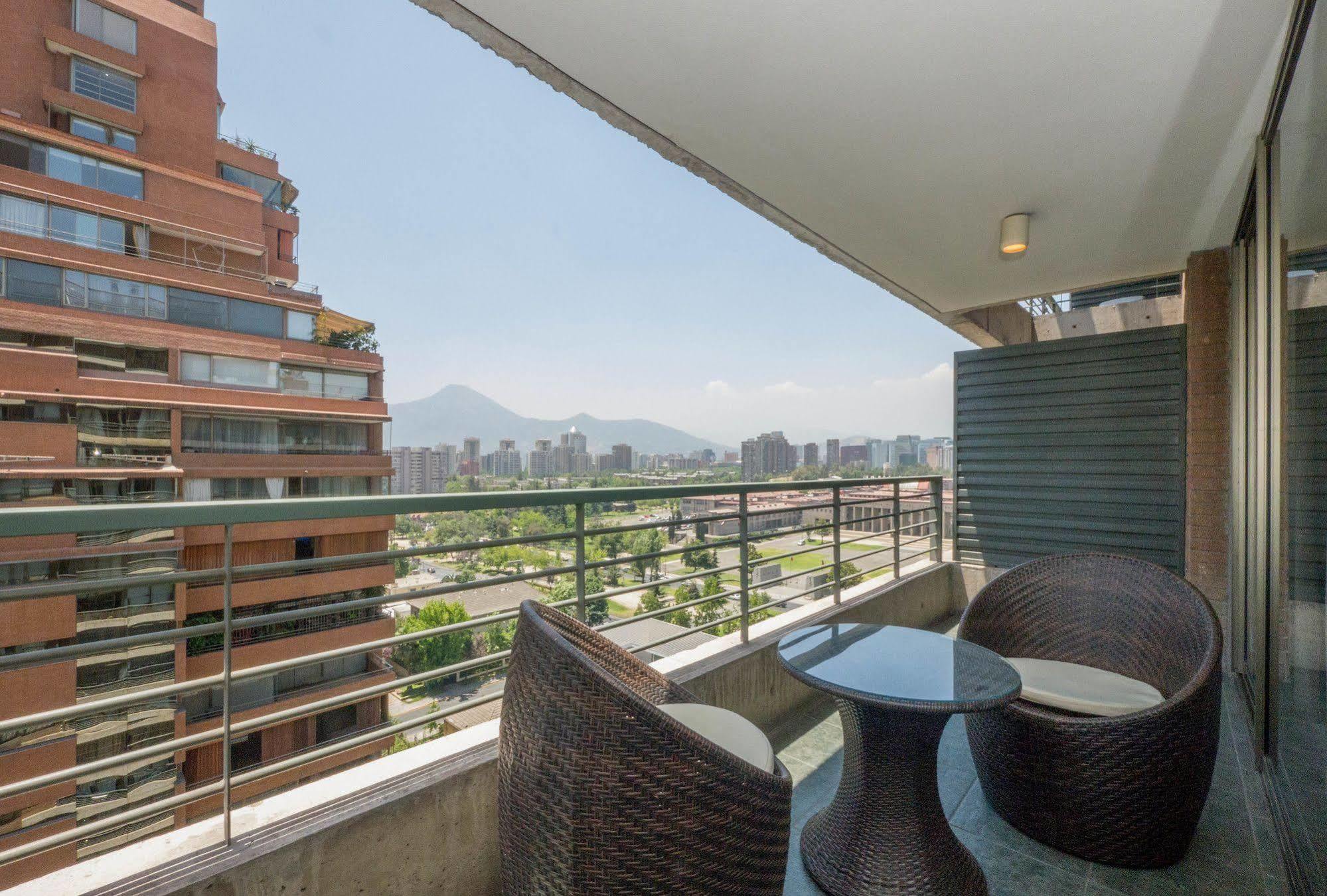 Livinnest Apartments Santiago Luaran gambar