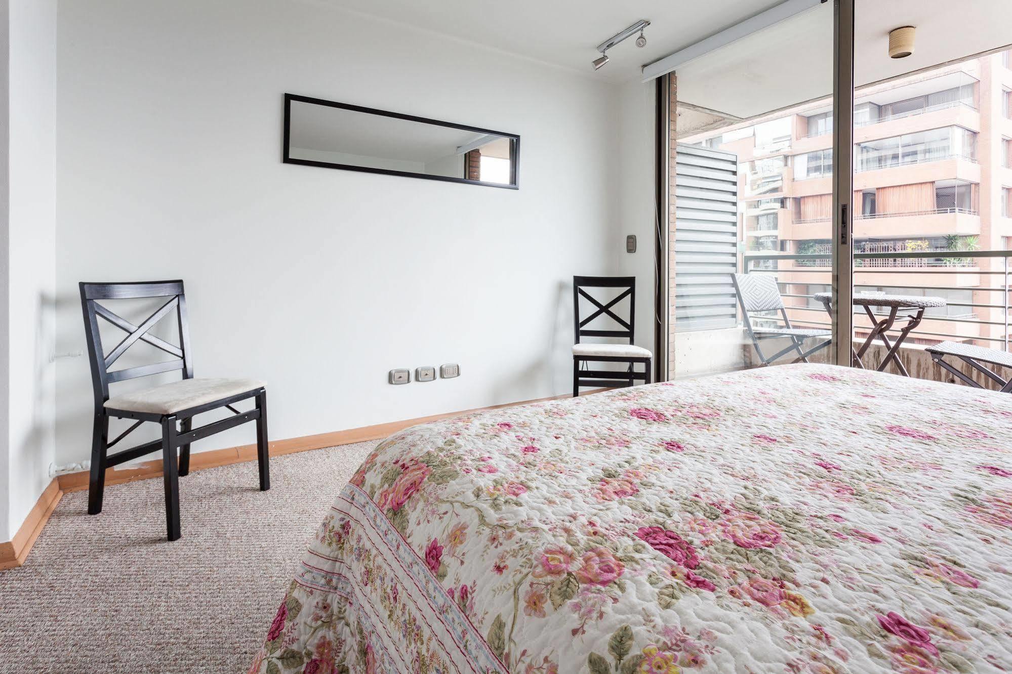 Livinnest Apartments Santiago Luaran gambar