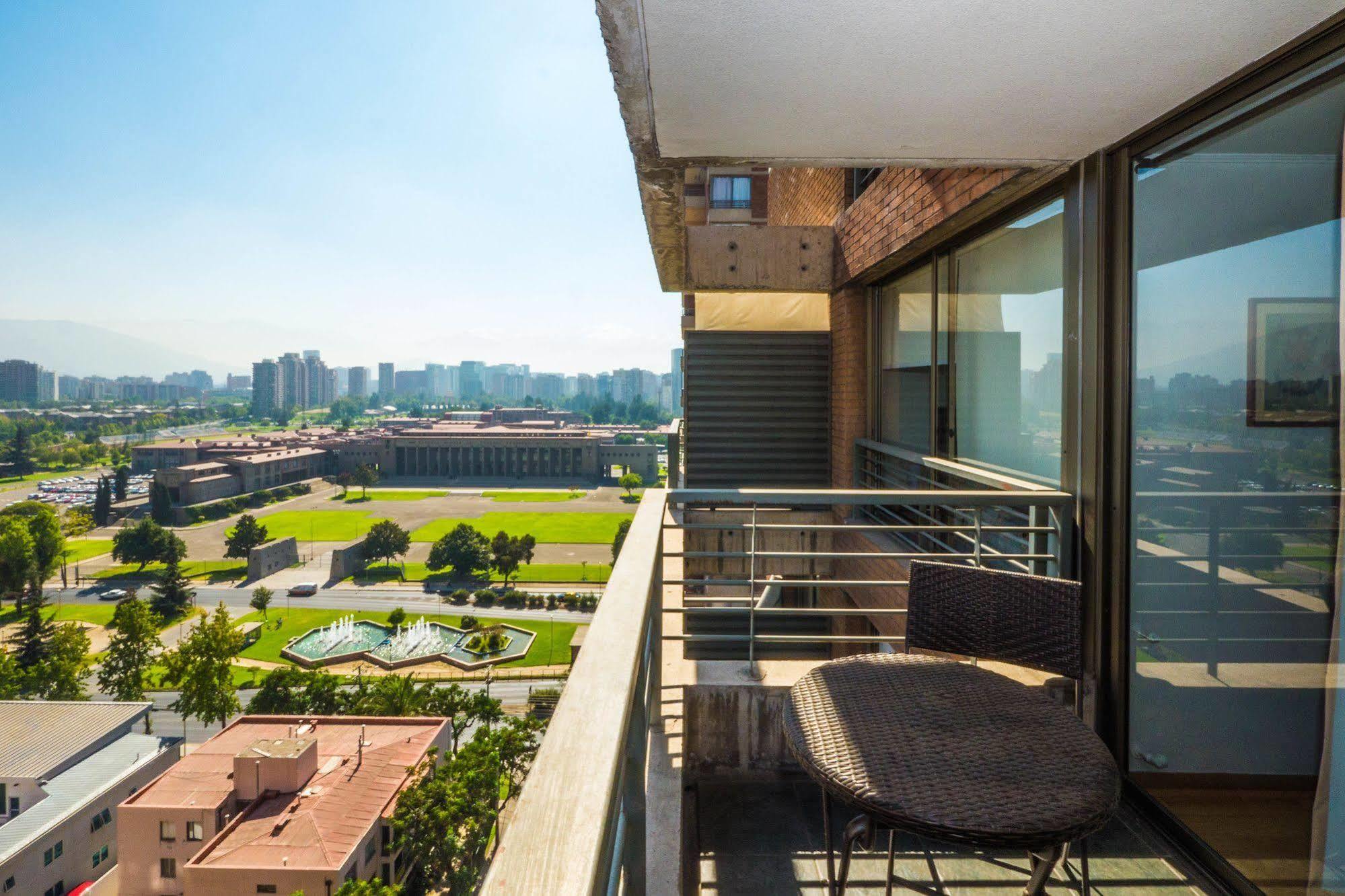 Livinnest Apartments Santiago Luaran gambar